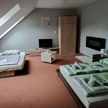 Restaurace A Penzion U Lesa Havířov Bagian luar foto