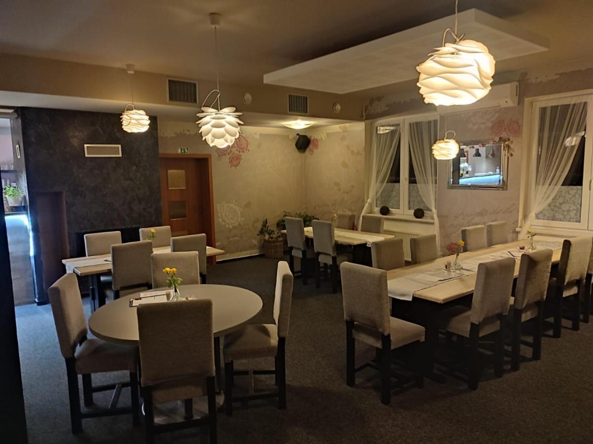 Restaurace A Penzion U Lesa Havířov Bagian luar foto