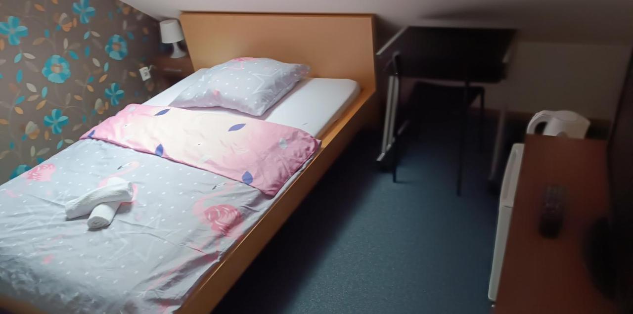 Restaurace A Penzion U Lesa Havířov Bagian luar foto